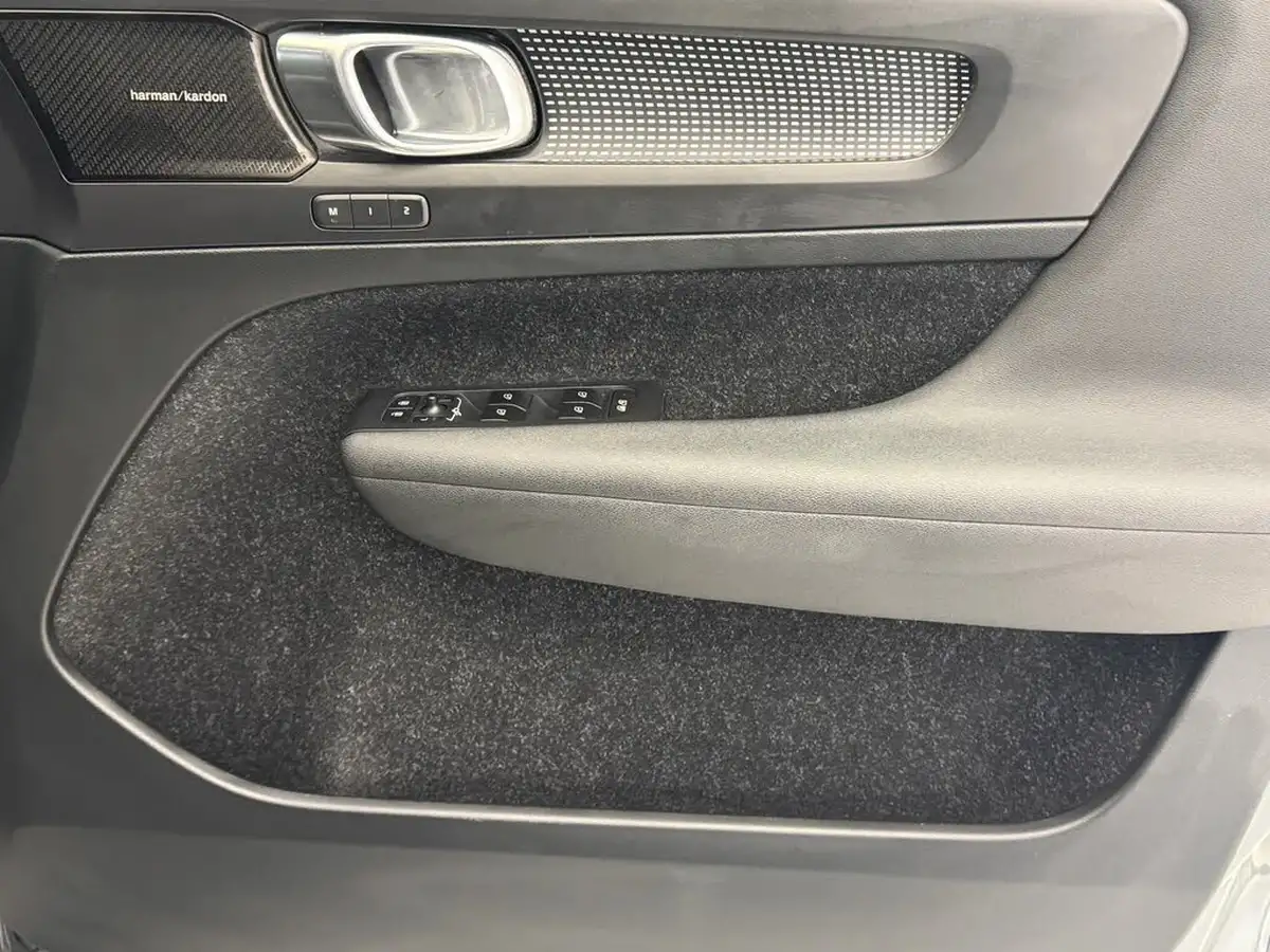 2018-volvo-xc40-20td-d4-first-edition-big-17