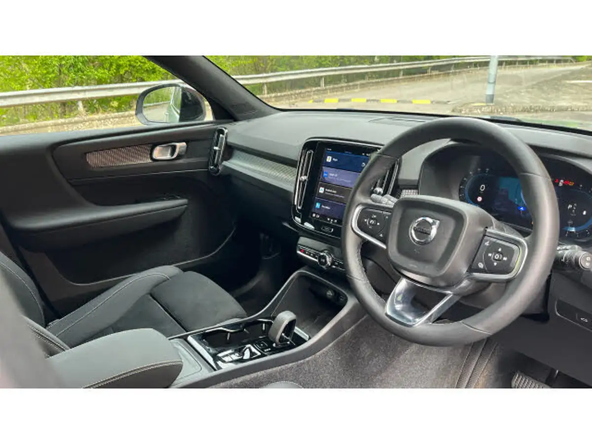 2024-volvo-xc40-20-b3-plus-big-4