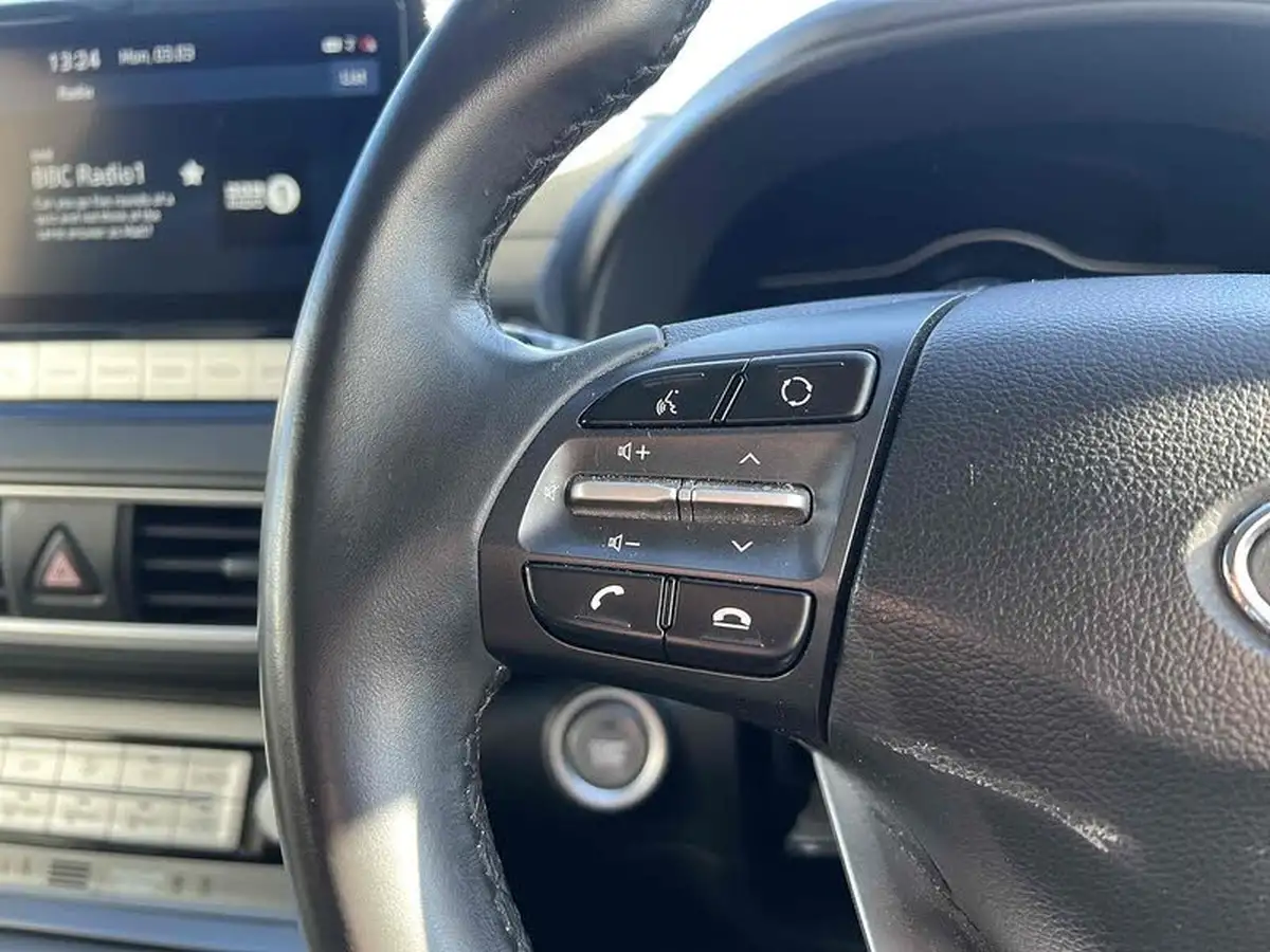 2020-hyundai-kona-e-premium-204ps-big-35