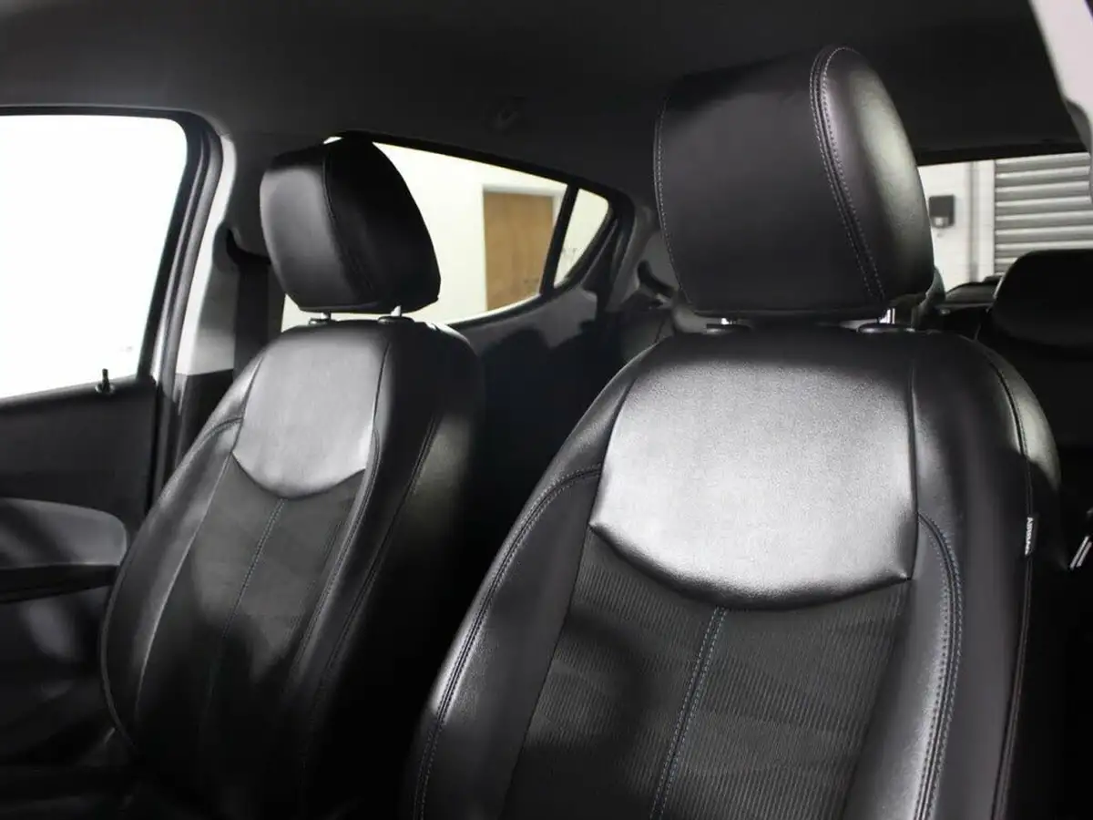 2015-vauxhall-viva-10-sl-big-11