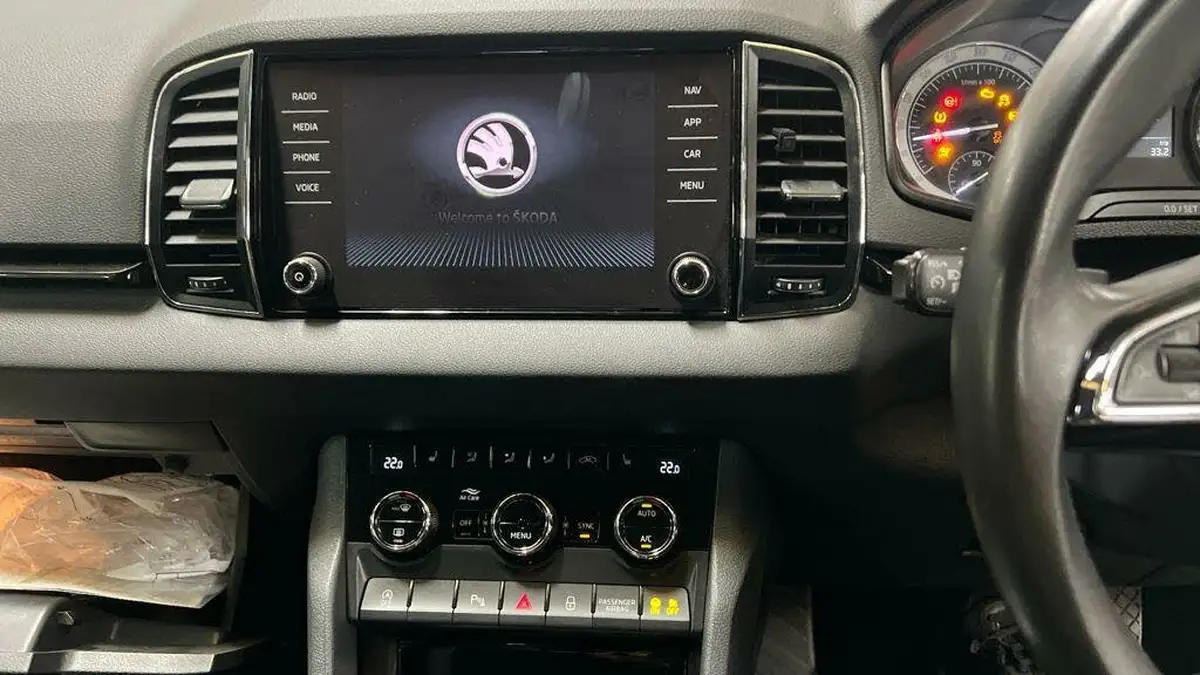 2019-skoda-karoq-16tdi-se-l-dsg-big-9