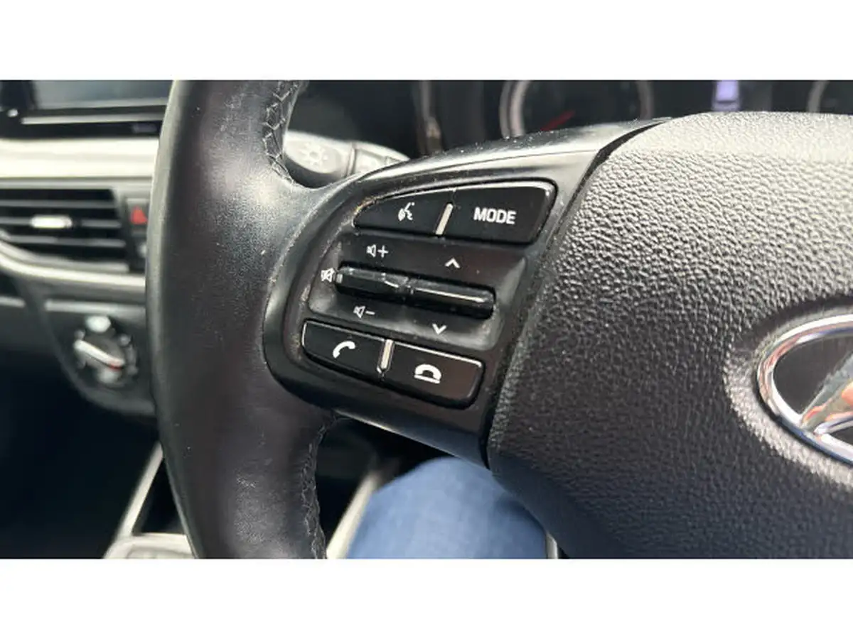 2021-hyundai-i10-10-premium-big-24