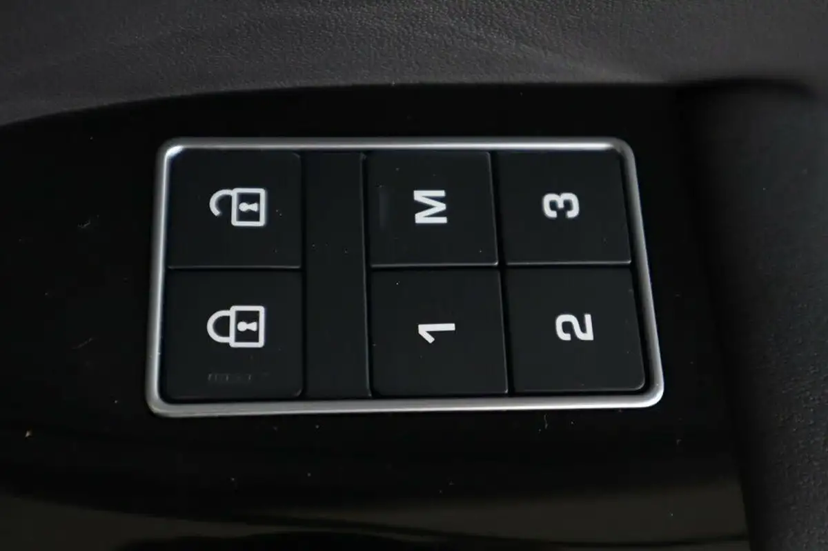 2022-land-rover-range-rover-sport-20-p400e-hse-dynamic-big-28
