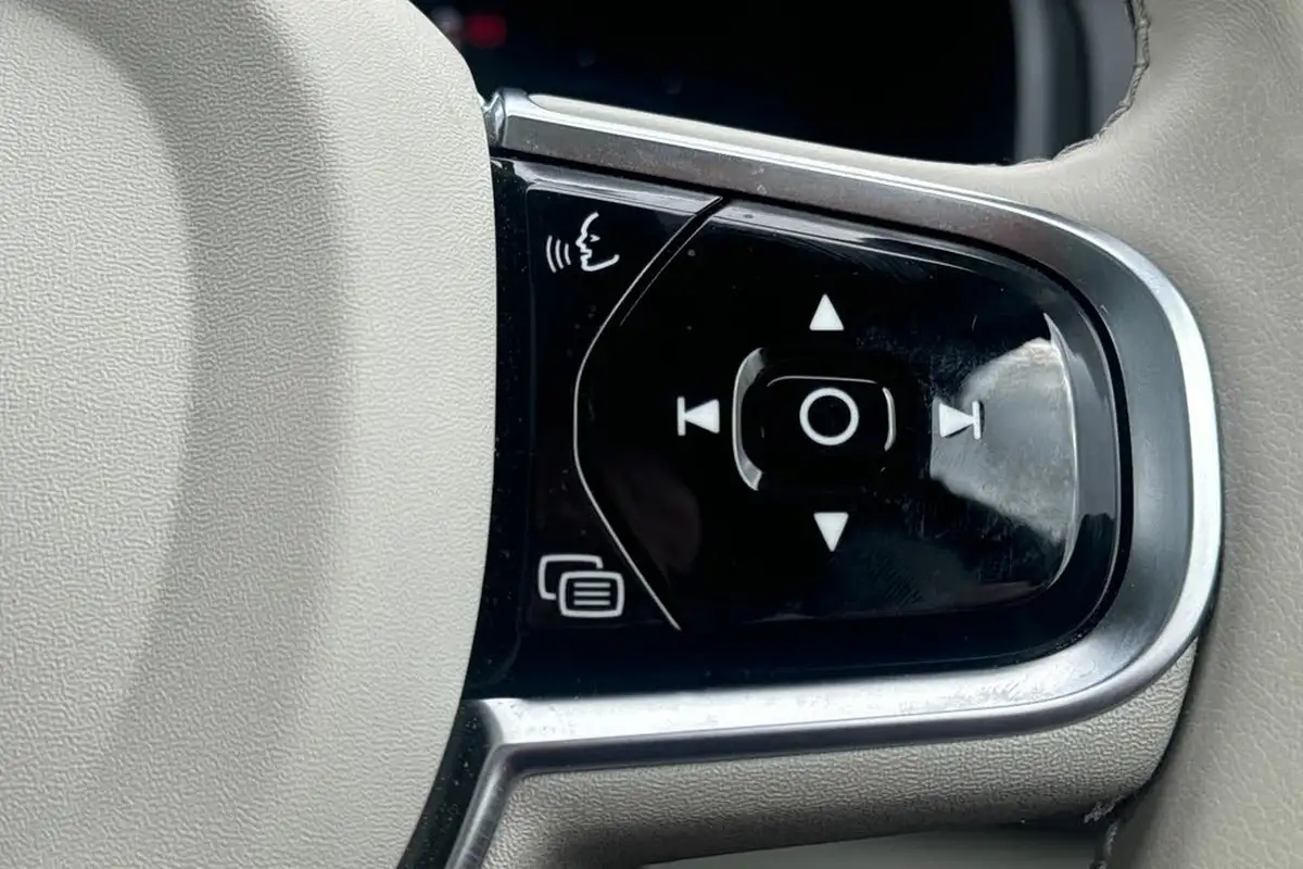 2024-volvo-xc90-20-t8-ultimate-dark-big-11