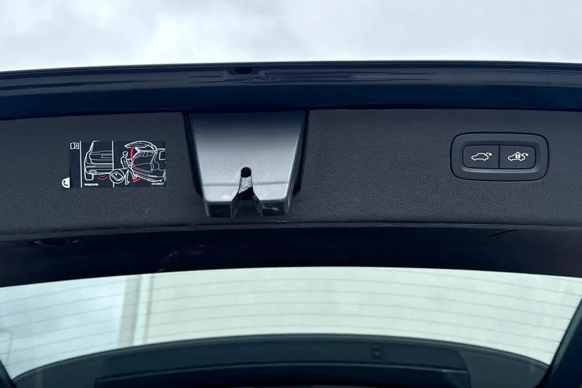 2024-volvo-xc90-20-t8-ultimate-dark-big-35