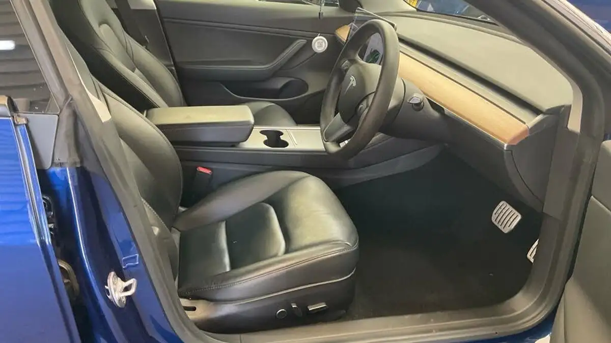 2020-tesla-model-3-e-performance-big-2