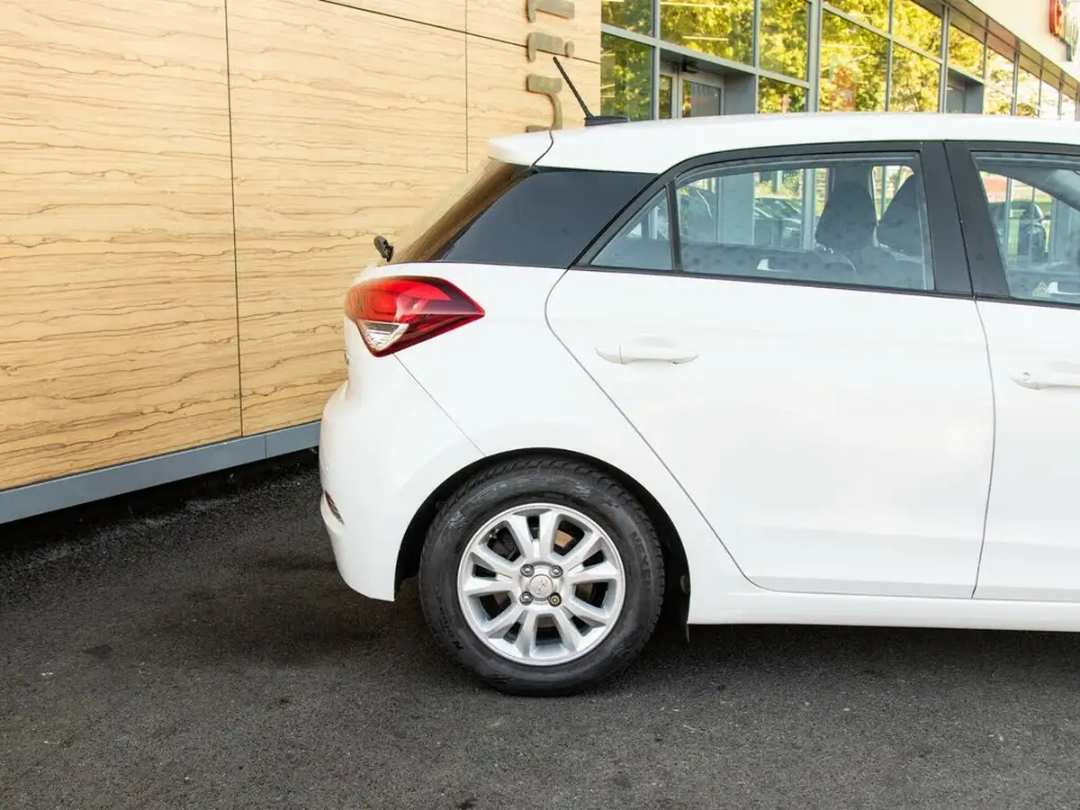 2016-hyundai-i20-12-se-hatchback-5d-big-6