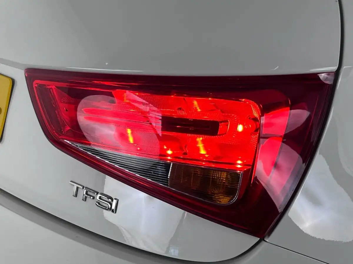 2017-audi-a1-10-tfsi-sport-hatchback-3d-s-tronic-big-9