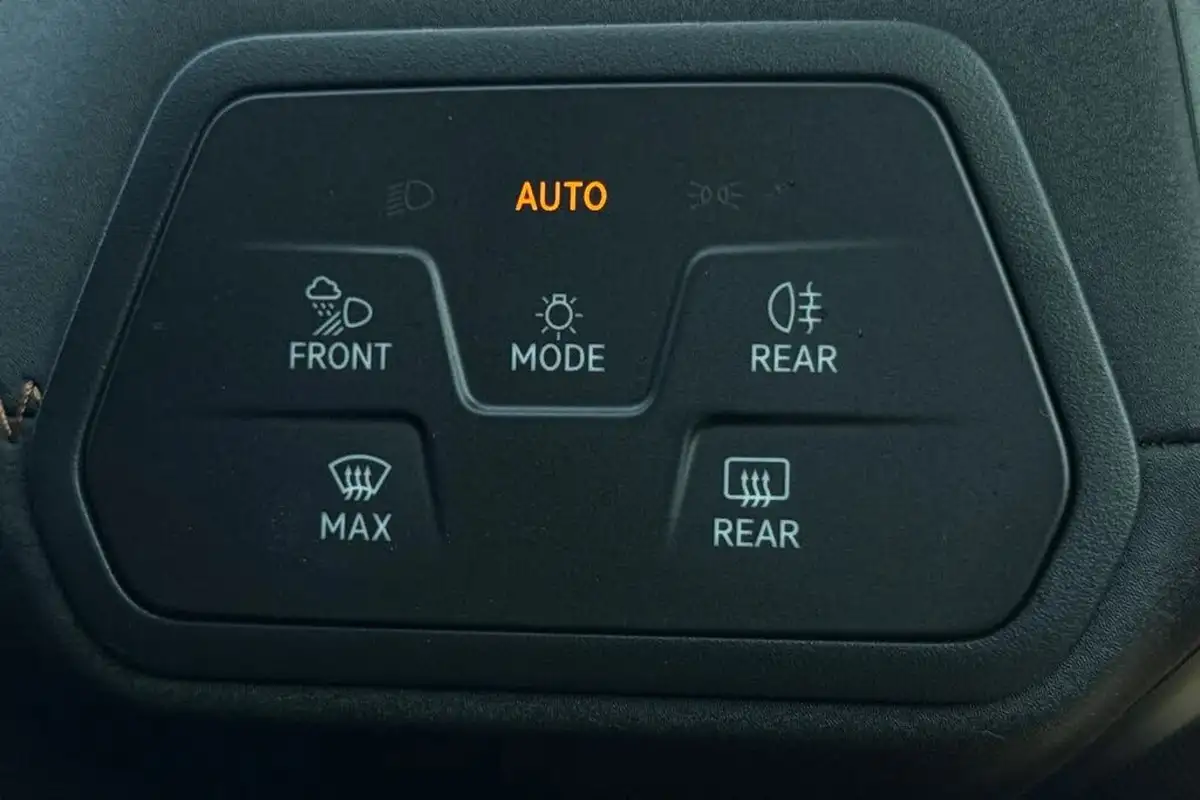 2022-cupra-born-e-v3-204ps-58kwh-big-38