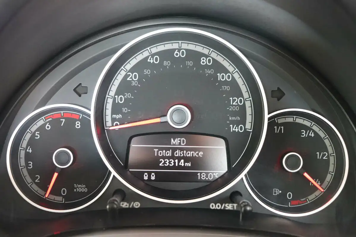 2018-volkswagen-up-10-move-up-ss-3d-big-44