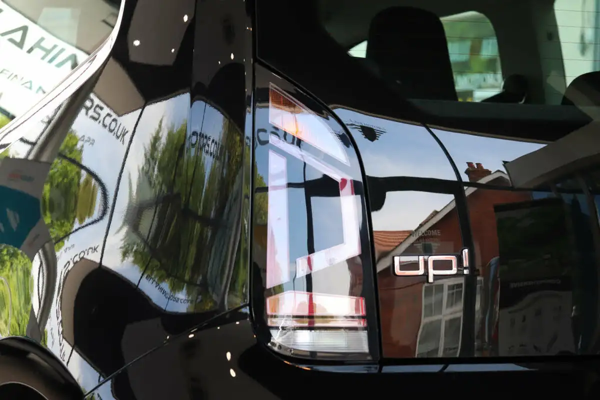 2018-volkswagen-up-10-move-up-ss-3d-big-68