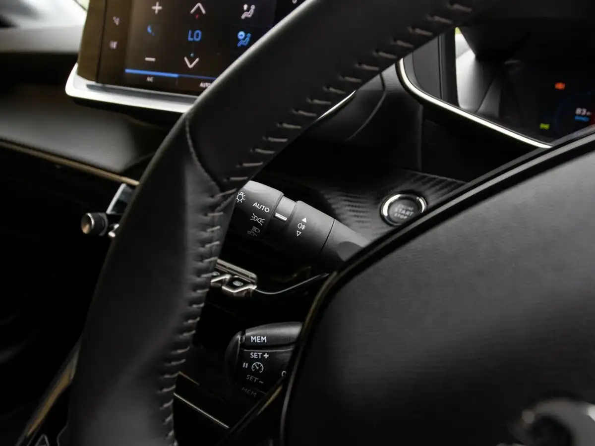 2021-peugeot-208-12-puretech-allure-premium-100bhp-big-16