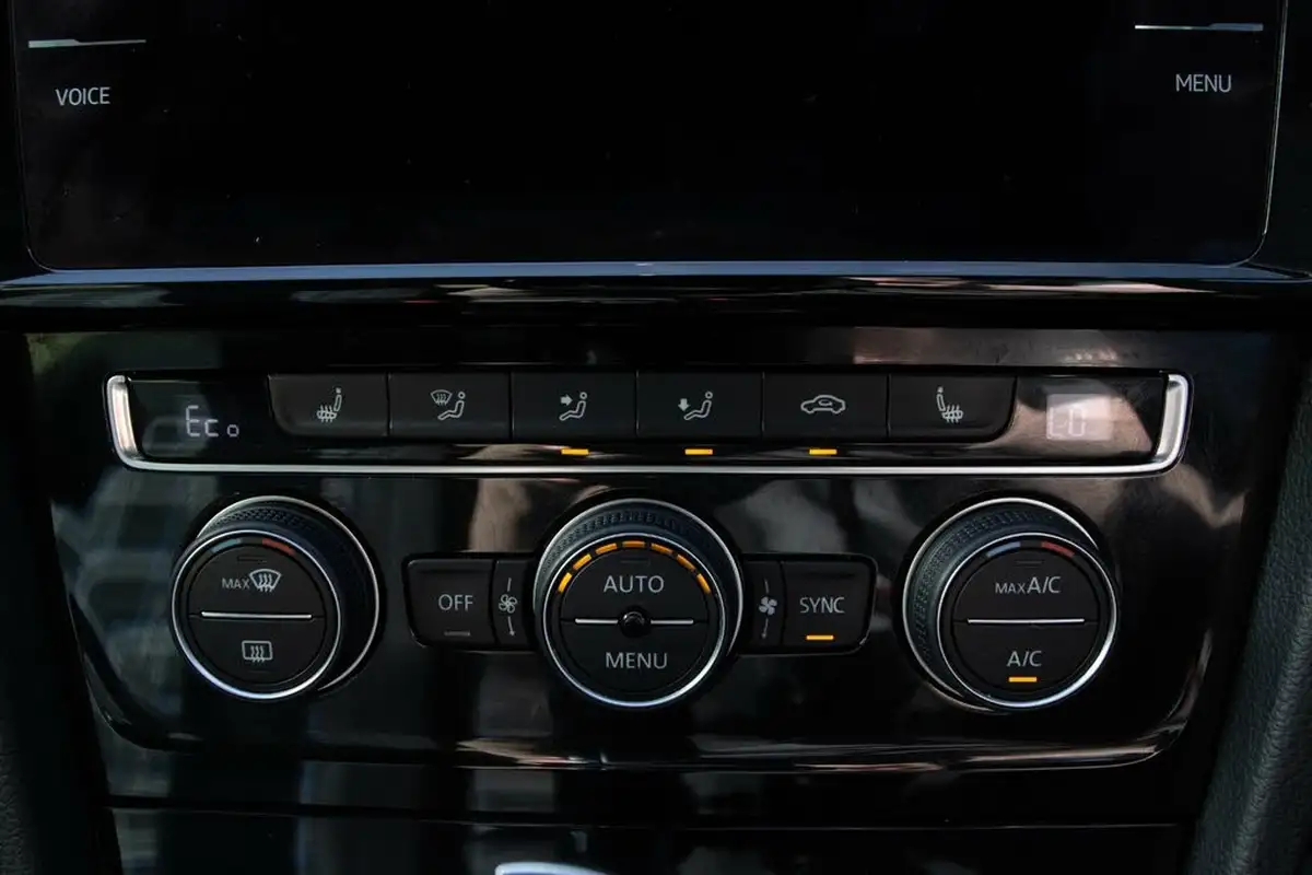 2018-volkswagen-golf-14-tsi-gte-advance-big-34