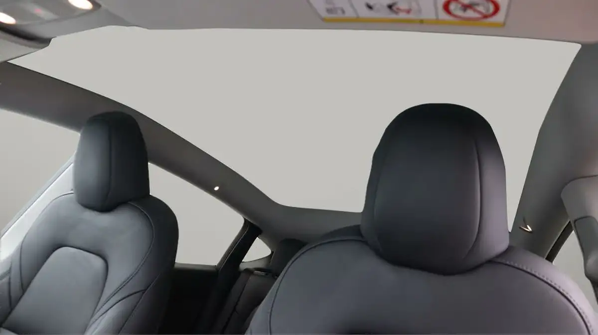 2022-tesla-model-y-e-long-range-big-23