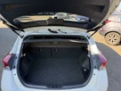 2016-toyota-auris-small-14