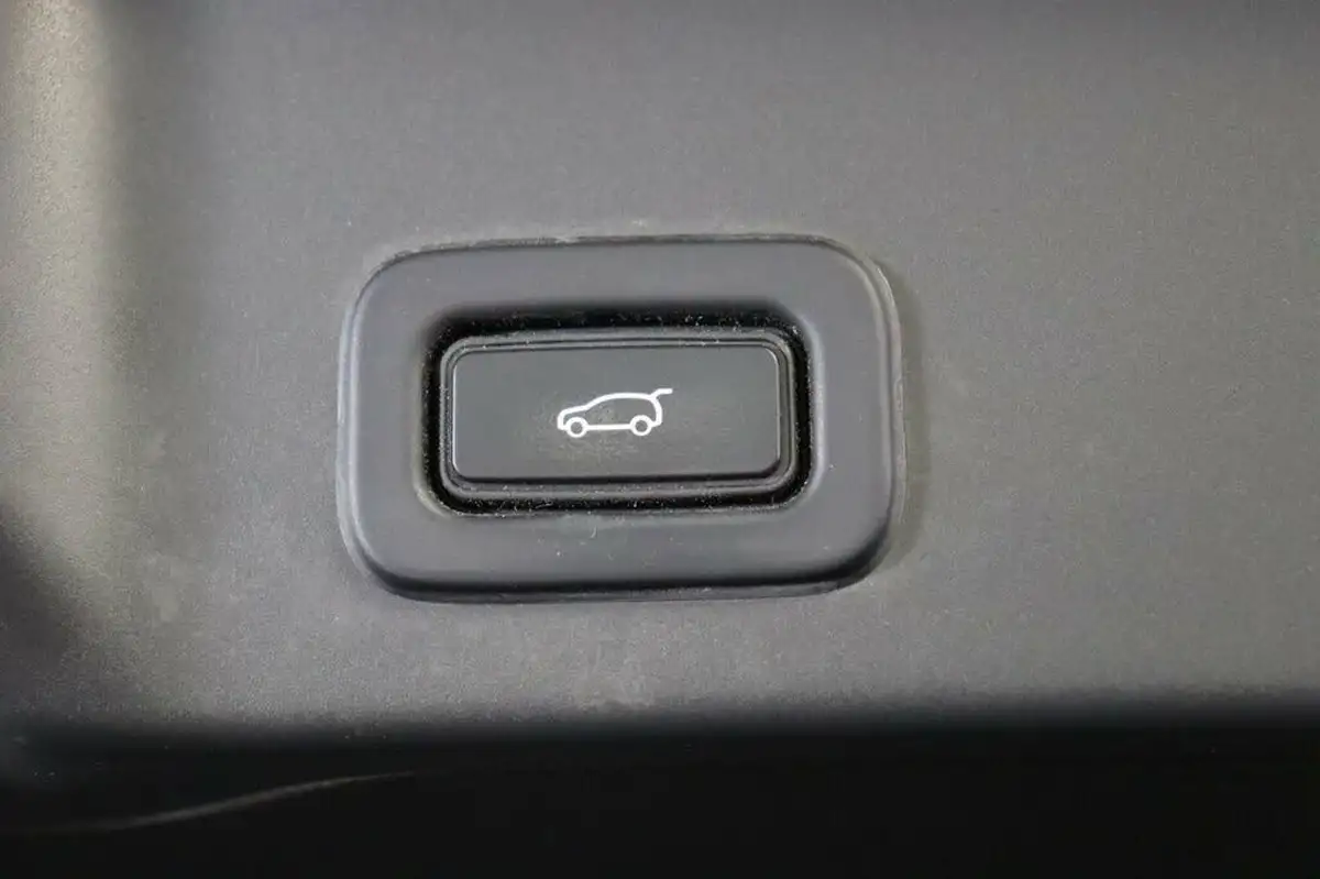 2022-land-rover-range-rover-evoque-15-p300e-r-dynamic-hse-big-27