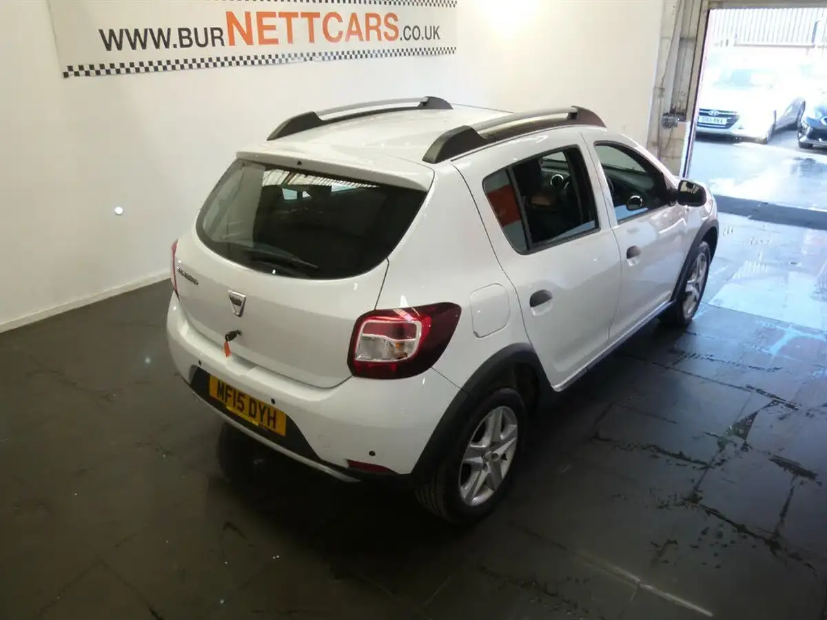 2015-dacia-sandero-stepway-09-laureate-big-7