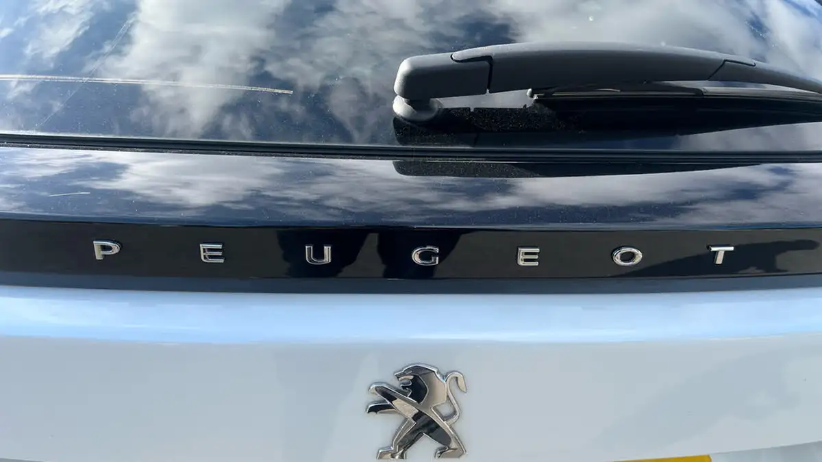 2022-peugeot-2008-suv-e-gt-big-25
