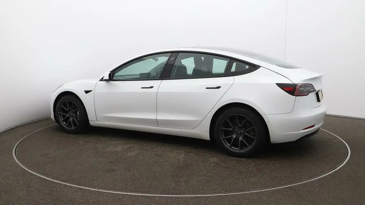 2020-tesla-model-3-e-long-range-big-46