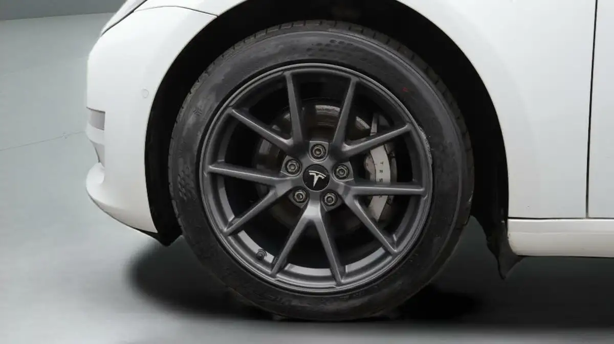 2020-tesla-model-3-e-long-range-big-18