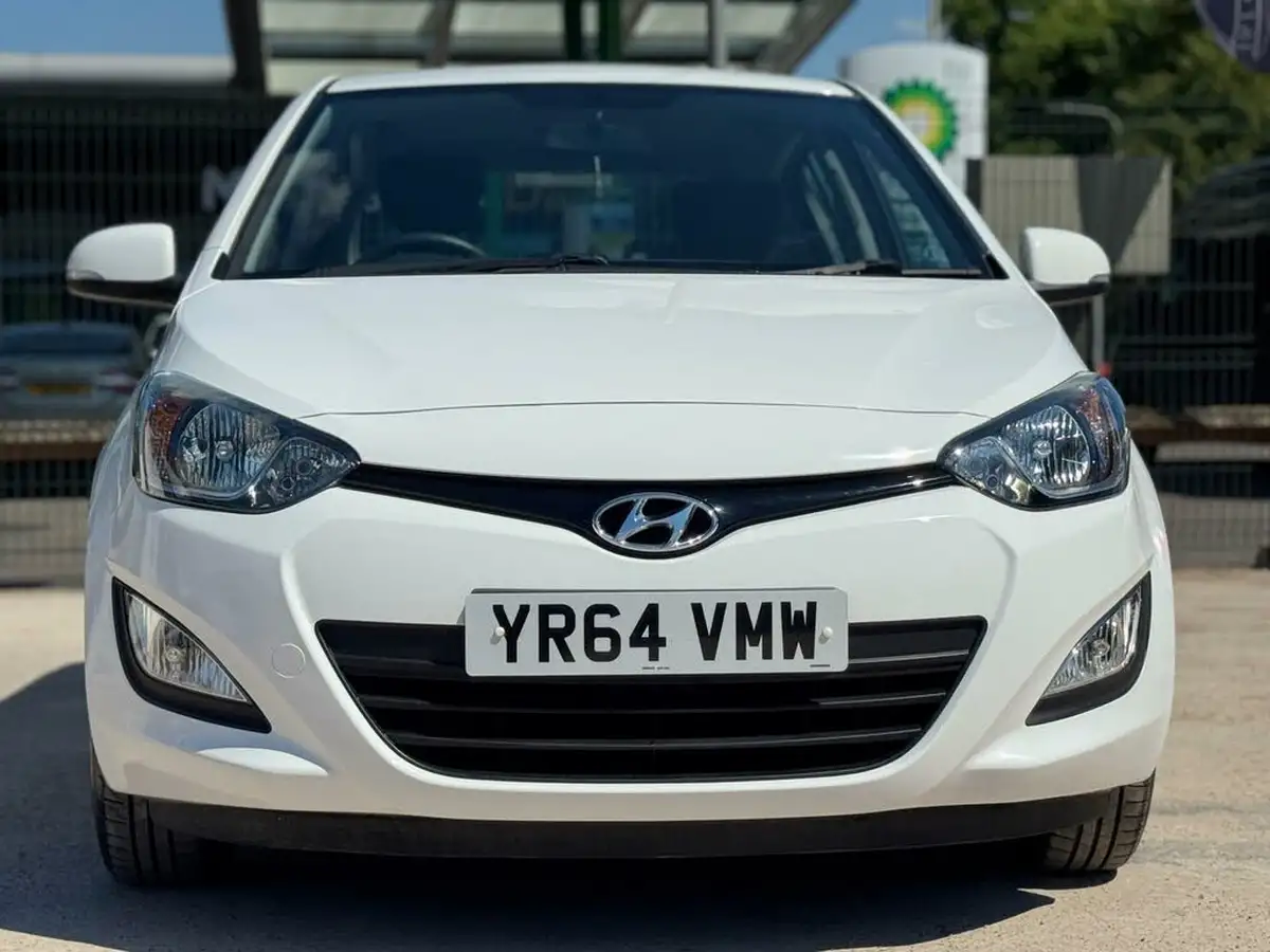 2014-hyundai-i20-12-active-5d-big-1