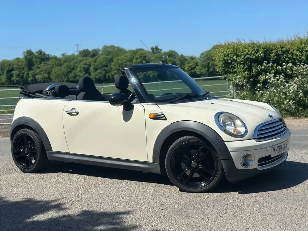 2009-mini-cooper-16-cooper-120bhp-convertible-2d-big-2