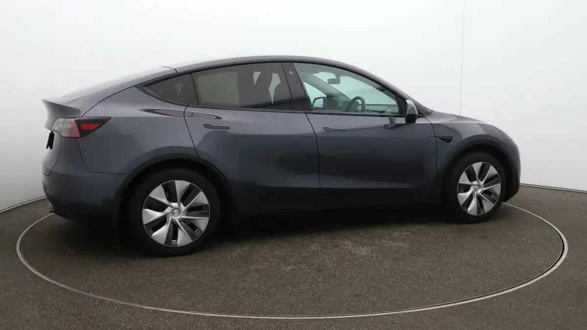 2023-tesla-model-y-e-rwd-big-42