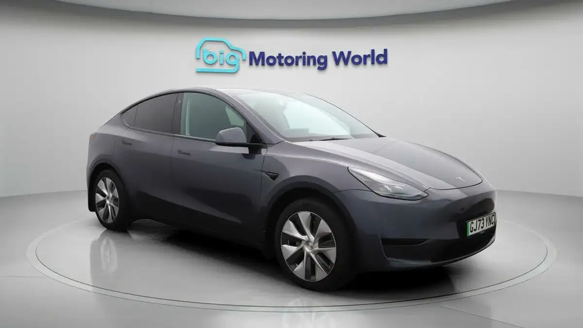 2023-tesla-model-y-e-rwd-big-1