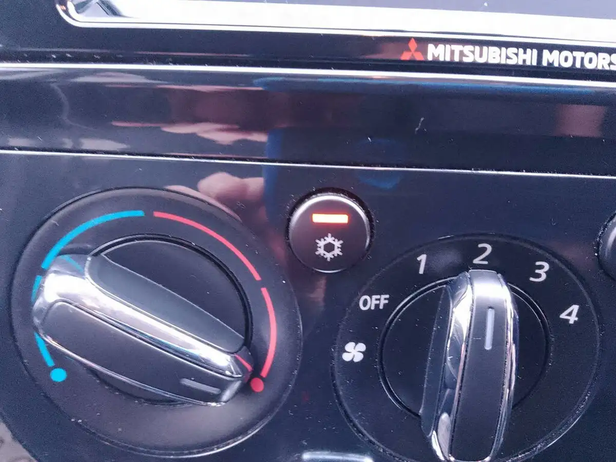 2020-mitsubishi-mirage-12-design-big-27