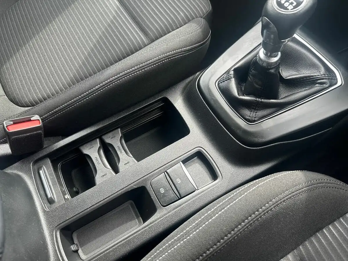 2022-ford-focus-10t-titanium-125ps-hatchback-big-27