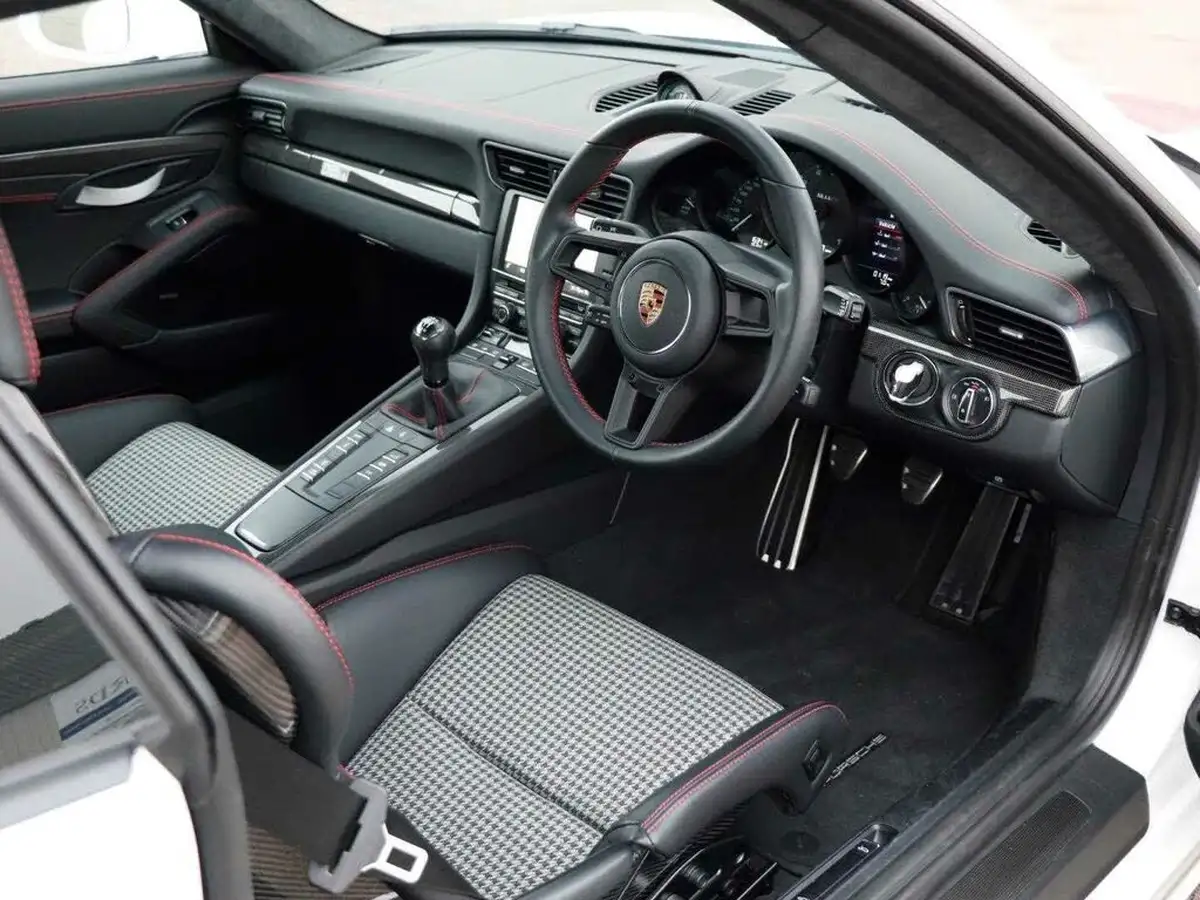 2016-porsche-911-40-r-big-9