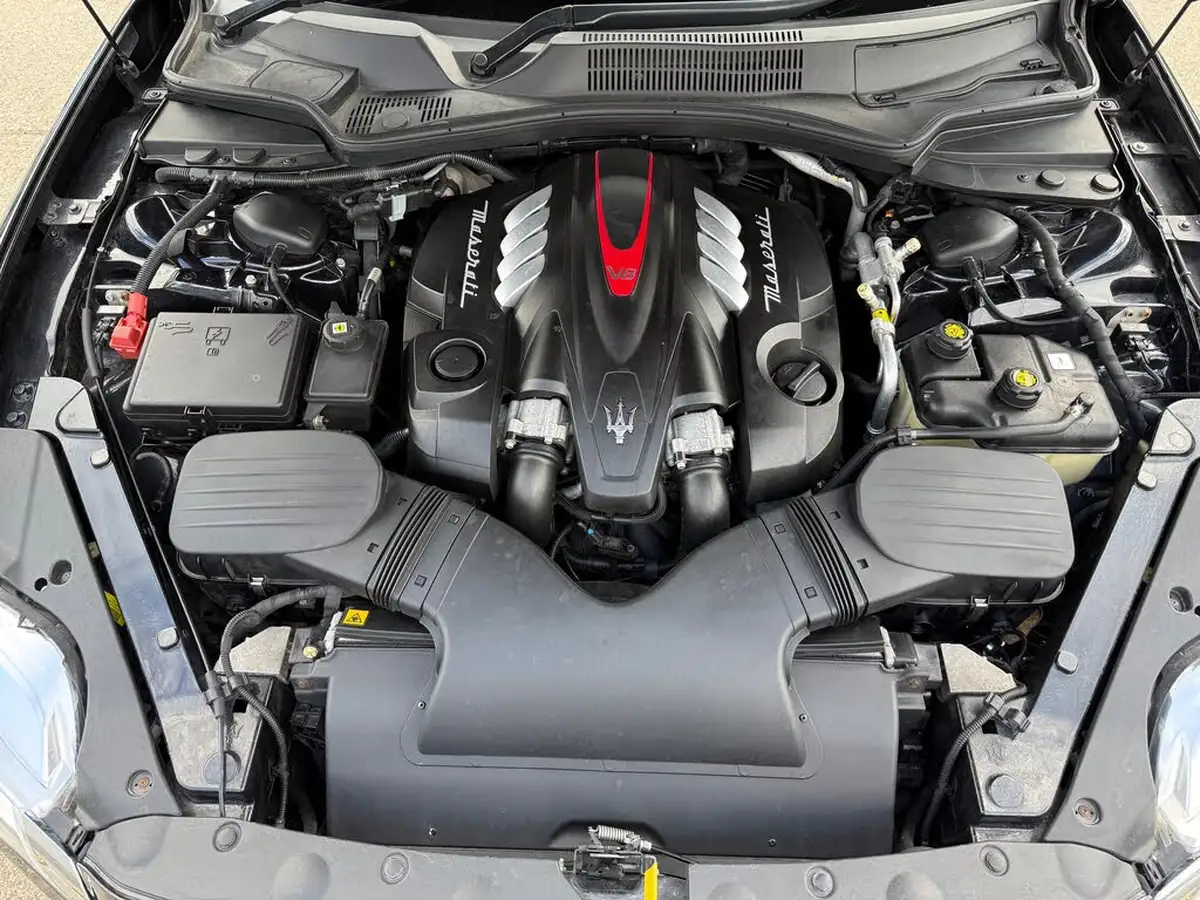 2015-maserati-quattroporte-38-gts-big-35