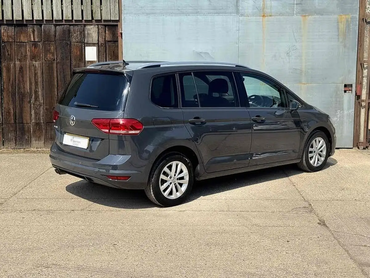 2018-volkswagen-touran-20tdi-se-family-dsg-big-6