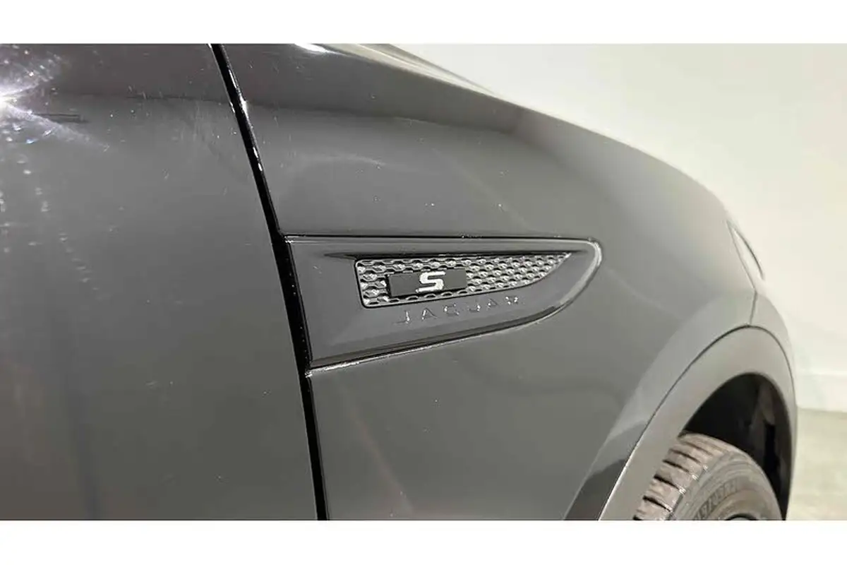2018-jaguar-e-pace-20-i4-r-dynamic-s-200ps-big-15
