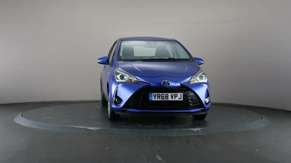 2018-toyota-yaris-15-vvt-i-icon-hybrid-big-49