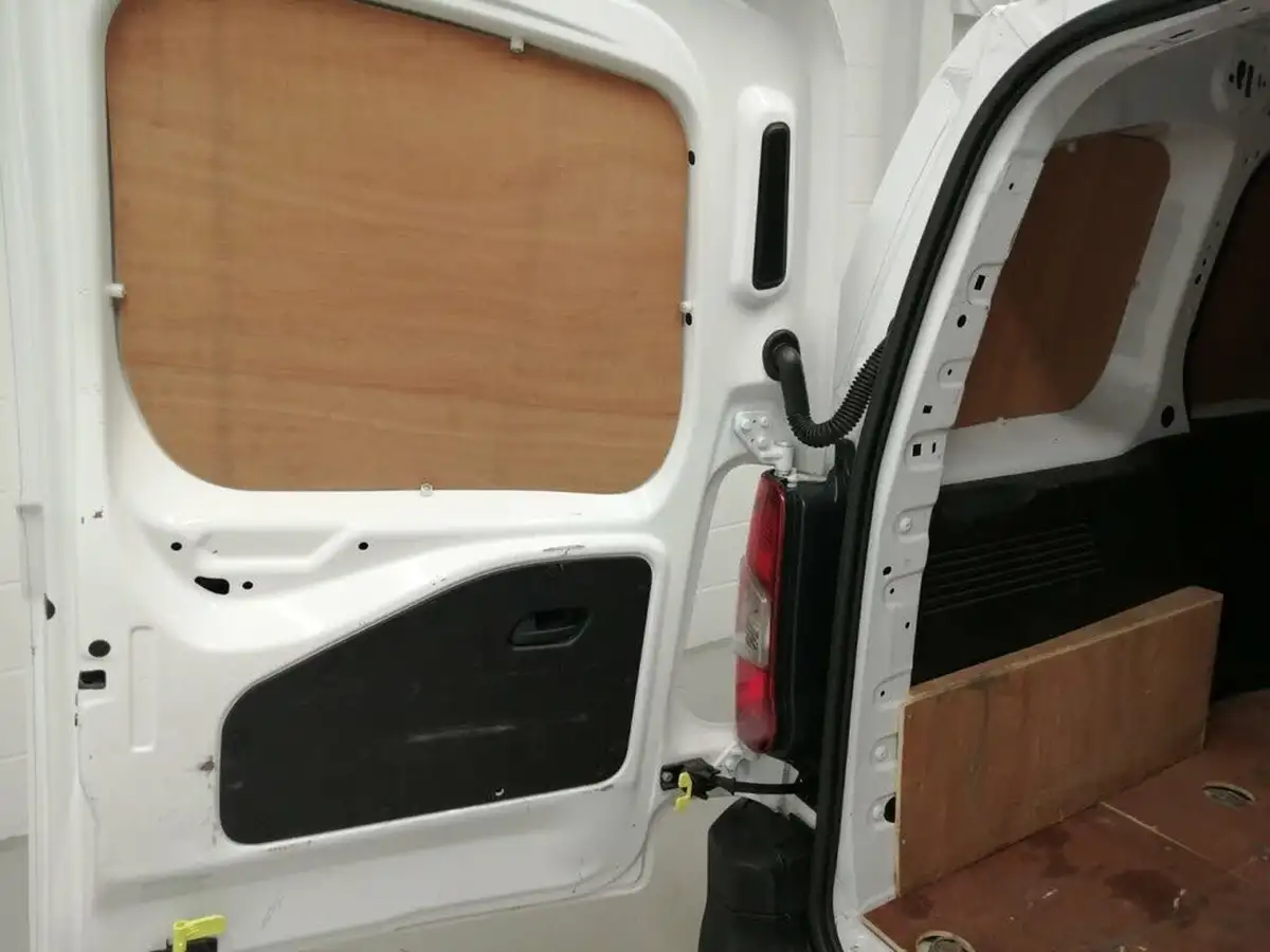 2019-citroen-berlingo-16bluehdi-1000-enterprise-big-39