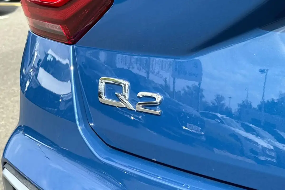 2025-audi-q2-15-35-tfsi-s-line-big-24