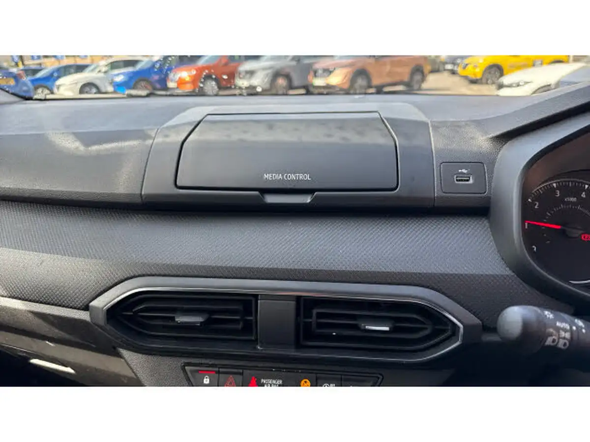 2022-dacia-sandero-big-11