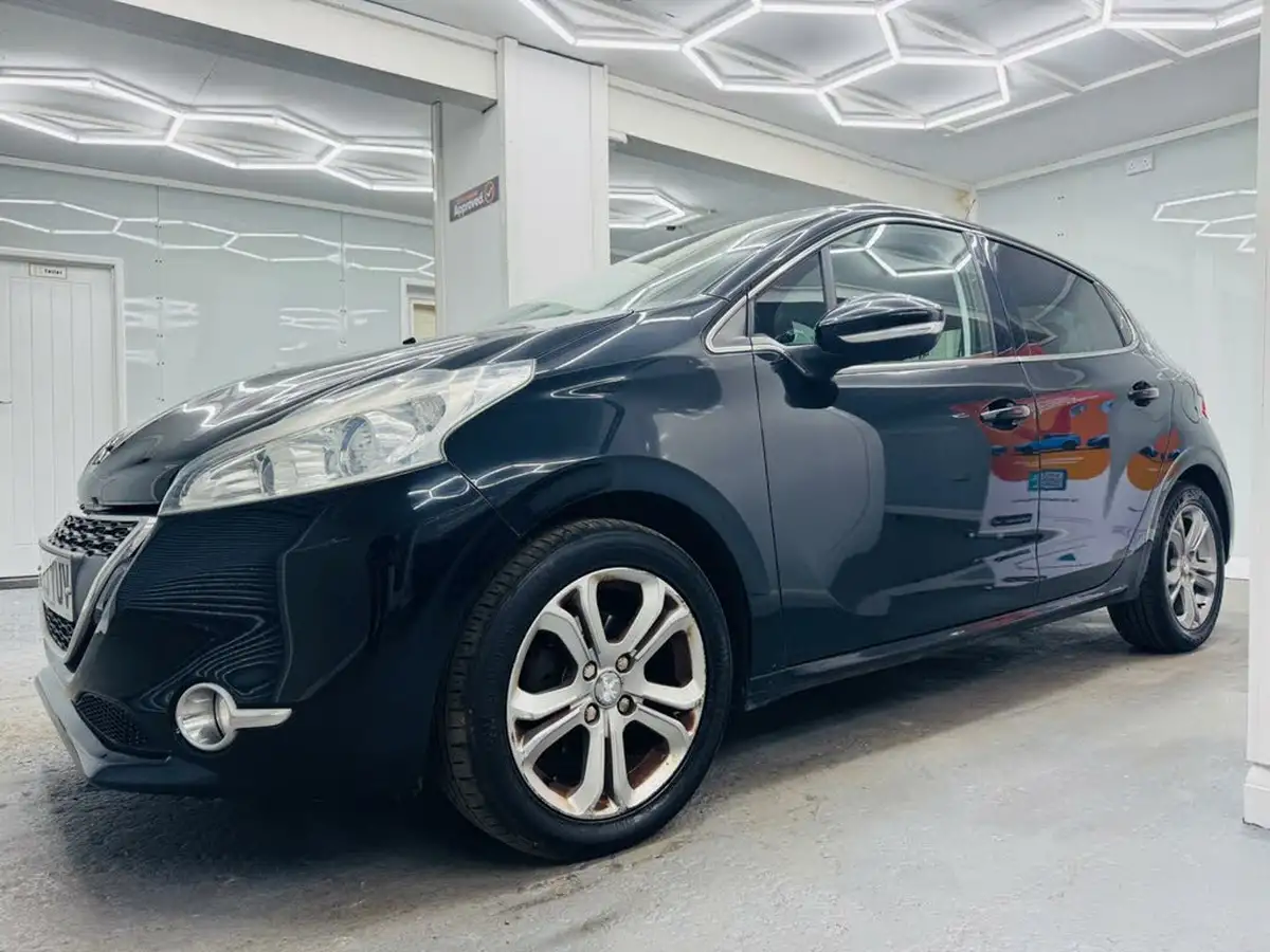 2013-peugeot-208-14td-allure-14hdi-5d-big-6