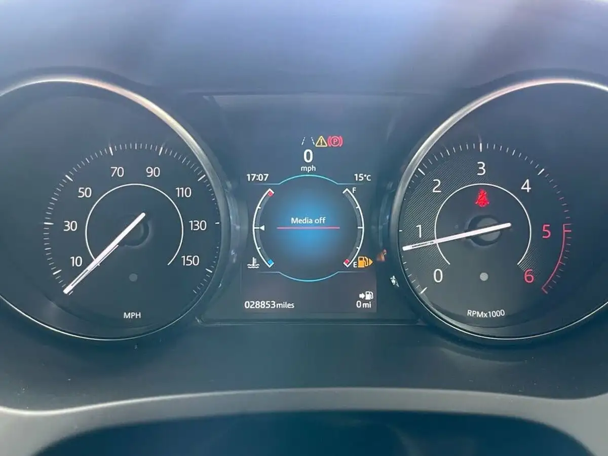 2019-jaguar-e-pace-20-i4d-150ps-big-35