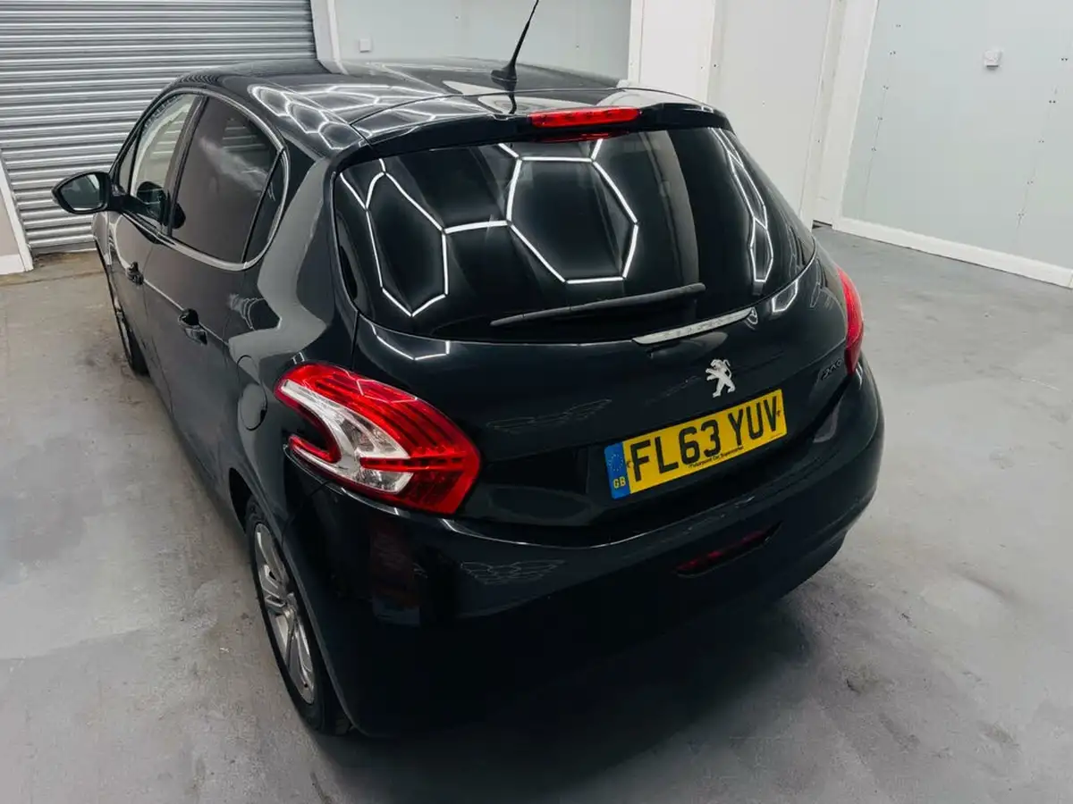 2013-peugeot-208-14td-allure-14hdi-5d-big-30