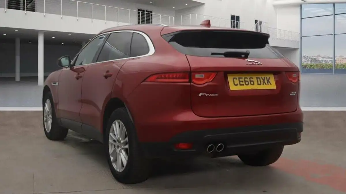 2016-jaguar-f-pace-20-i4d-portfolio-awd-auto-big-2