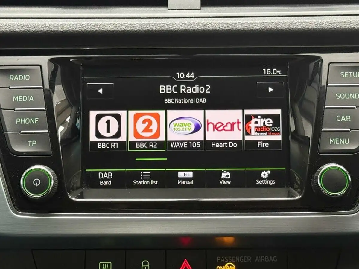 2016-skoda-fabia-12-tsi-colour-edition-big-24