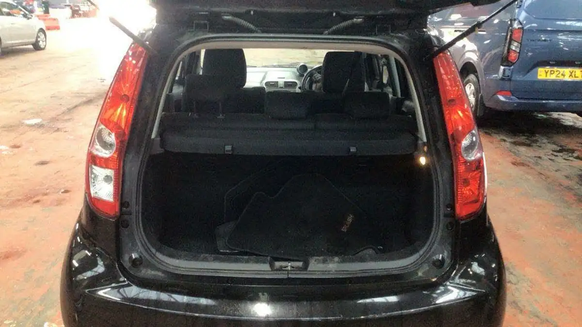 2011-suzuki-splash-10-sz3-big-14