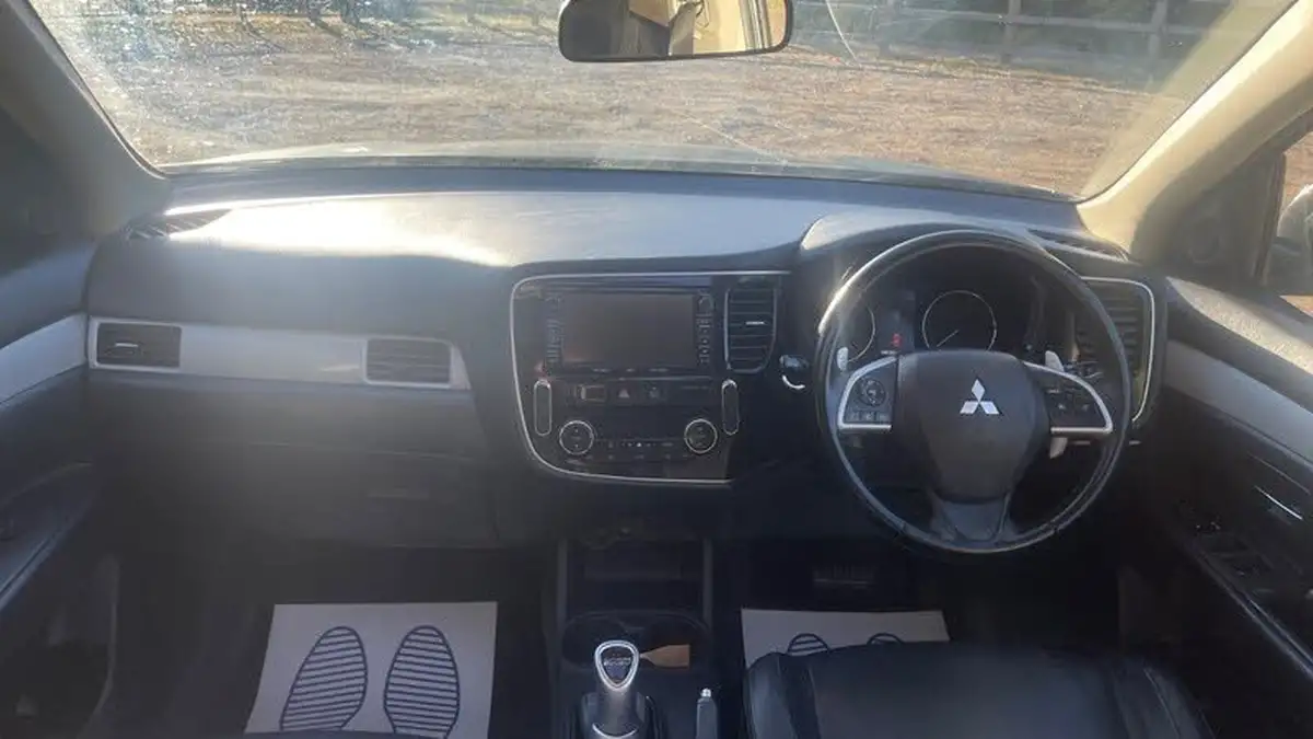 2014-mitsubishi-outlander-20-gx4h-big-8