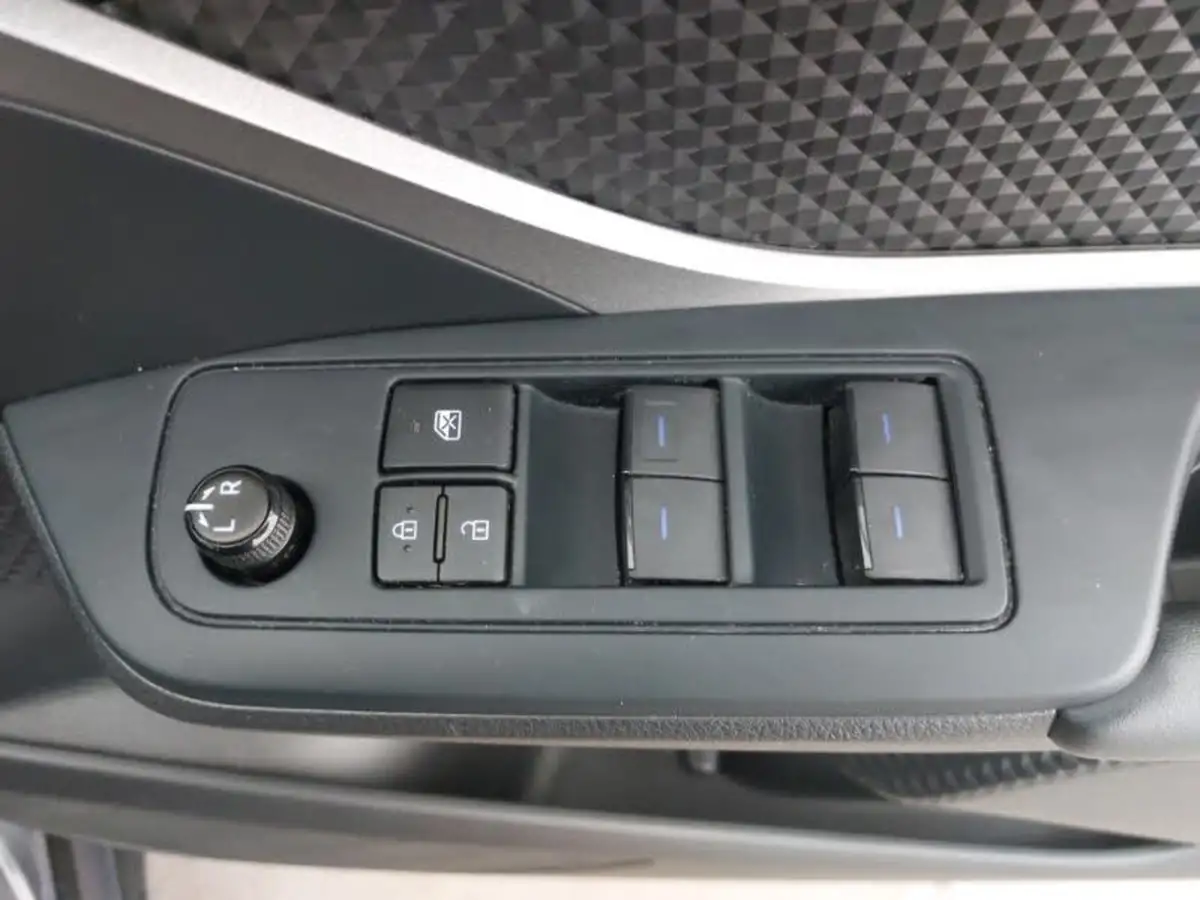 2022-toyota-c-hr-18-vvt-i-icon-big-18