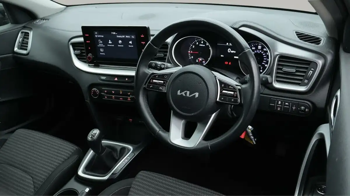 2022-kia-xceed-10-t-gdi-2-big-9