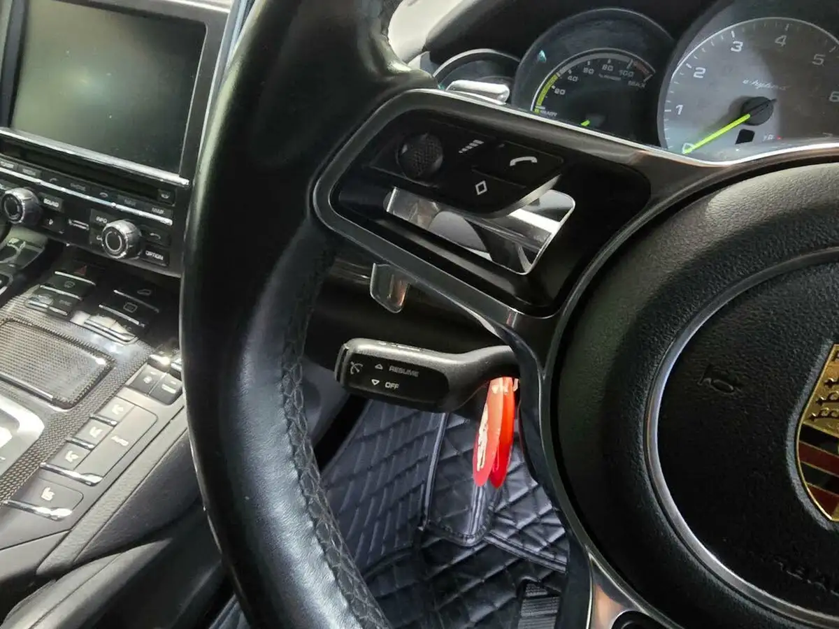 2015-porsche-cayenne-30-s-e-hybrid-big-8