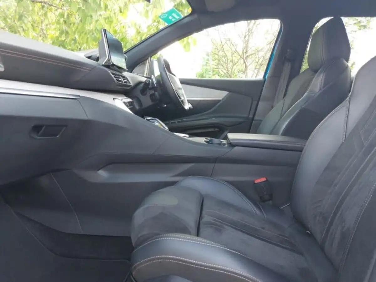 2021-peugeot-3008-suv-12-puretech-gt-premium-big-4