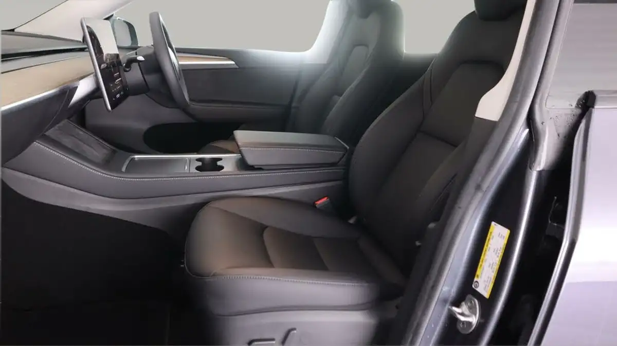 2022-tesla-model-y-e-long-range-big-14